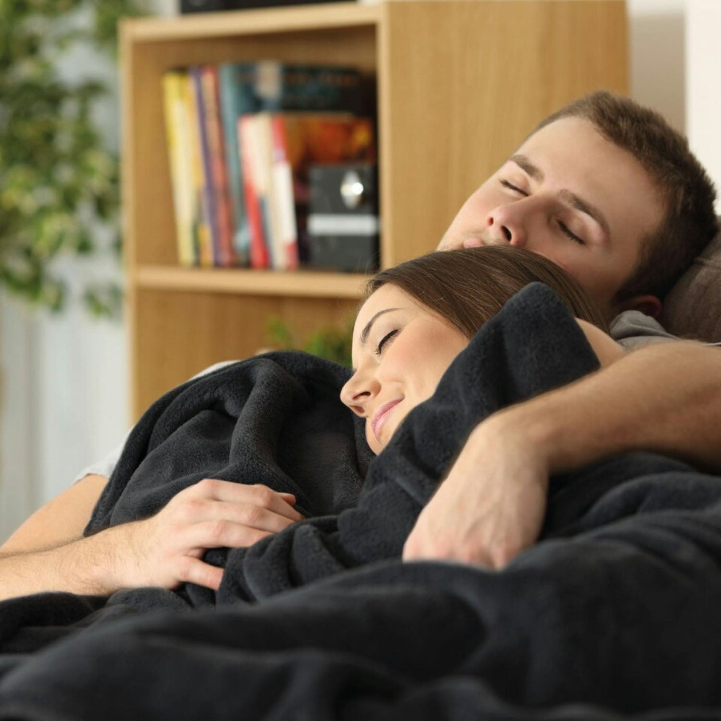 Rediffusion Cosy Snug Black Luxury Heated Throw – 10 Heat Settings, Timer, Fast Heat-Up, Washable Fleece